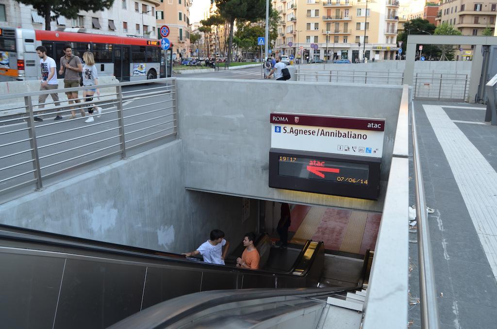 Al 171 Locazione Turistica A 50mt Metro B1 Appartamento